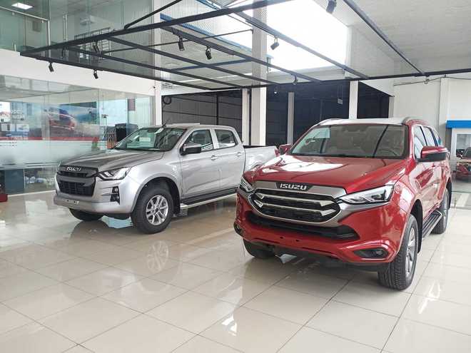 Isuzu mu-X 2022 ồ ạt về đại lý ngay trước ngày ra mắt: Giá từ 870 triệu đồng, rẻ nhất phân khúc SUV cỡ trung - Ảnh 4.