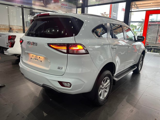 Isuzu mu-X 2022 ồ ạt về đại lý ngay trước ngày ra mắt: Giá từ 870 triệu đồng, rẻ nhất phân khúc SUV cỡ trung - Ảnh 7.