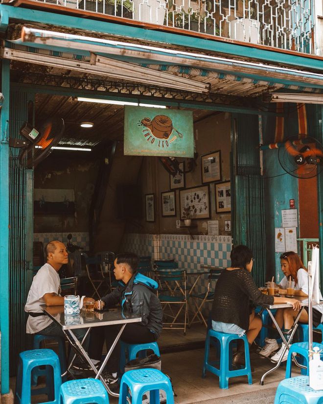 3 quán cafe vợt hơn 60 năm tuổi ở TP.HCM: Hương vị xưa nhưng không cũ, thu hút đông nghẹt khách mỗi sáng - Ảnh 1.