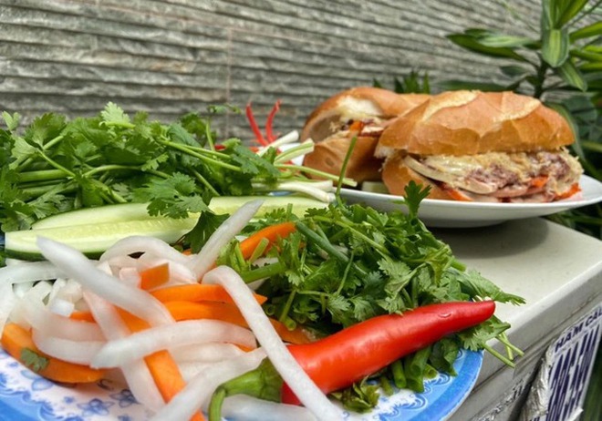 Đại chiến bánh mì xẻ đôi đình đám một thời: 2 tiệm Huynh Hoa và Bà Huynh bây giờ ra sao? - Ảnh 12.