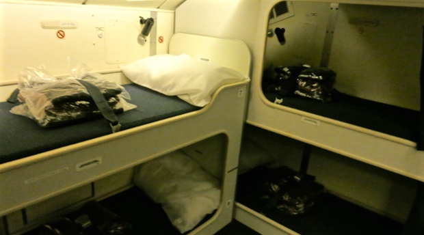 Bên trong phòng ngủ bí mật của phi công trên các chuyến bay dài: Thoải mái chẳng kém gì một số khoang hạng nhất! - Ảnh 14.