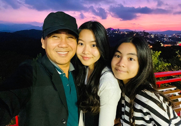 Hai con gái nhà Quyền Linh chiếm hết spotlight của bố nhờ ngoại hình đẹp như Hoa hậu - Ảnh 4.