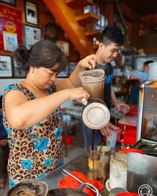 3 quán cafe vợt hơn 60 năm tuổi ở TP.HCM: Hương vị xưa nhưng không cũ, thu hút đông nghẹt khách mỗi sáng - Ảnh 10.