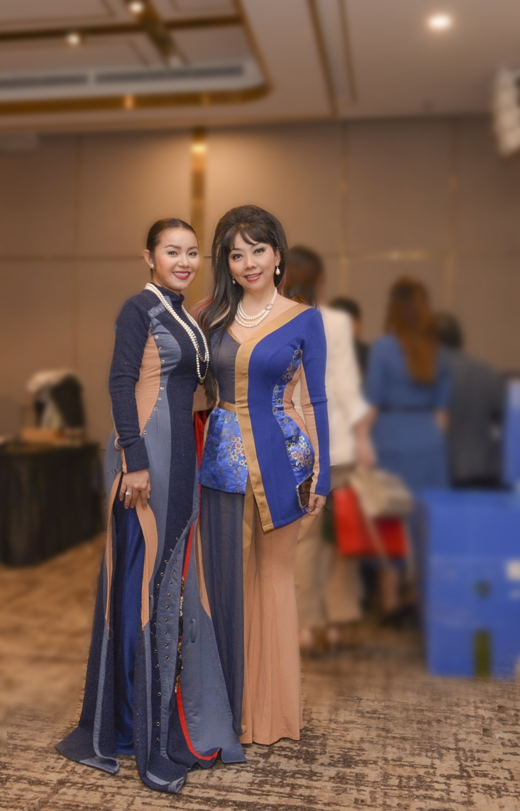 Hoa hậu Amy Lê Anh trình diễn áo dài - Ảnh 4. Hoa hậu Amy Lê Anh trình diễn áo dài - Ảnh 4.