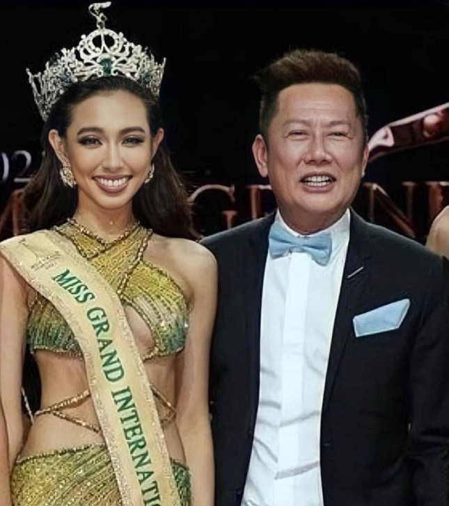  Thực hư tin đồn Hoa hậu Thùy Tiên bị Chủ tịch Nawat ngó lơ vì chuyện vương miện bị méo?  - Ảnh 2.