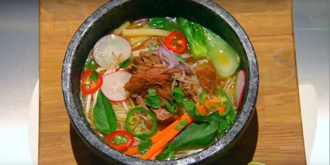  Một loạt món ăn Việt lên truyền hình nước ngoài: Toàn những đặc sản quen thuộc khiến bạn bè quốc tế vừa ăn vừa trầm trồ - Ảnh 21.