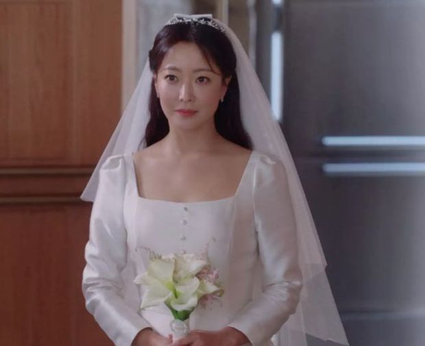  Mỹ nhân tự nhận đẹp hơn Kim Tae Hee hóa cô dâu màn ảnh ở tuổi 46, bất ngờ lấy lại phong độ nhan sắc ngoạn mục - Ảnh 1.