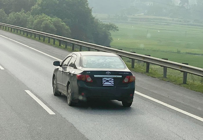 Cần mạnh tay với tr&ograve; l&agrave;m mập mờ biển số xe - Ảnh 2.