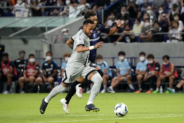 Neymar ăn vạ kiếm penalty, PSG đánh tennis trên đất Nhật Bản - Ảnh 1.