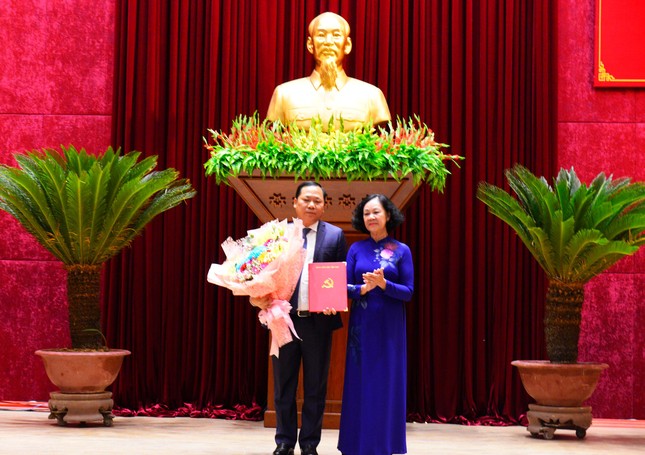  Chủ tịch tỉnh Bình Định làm Bí thư Tỉnh ủy Hòa Bình  - Ảnh 1.