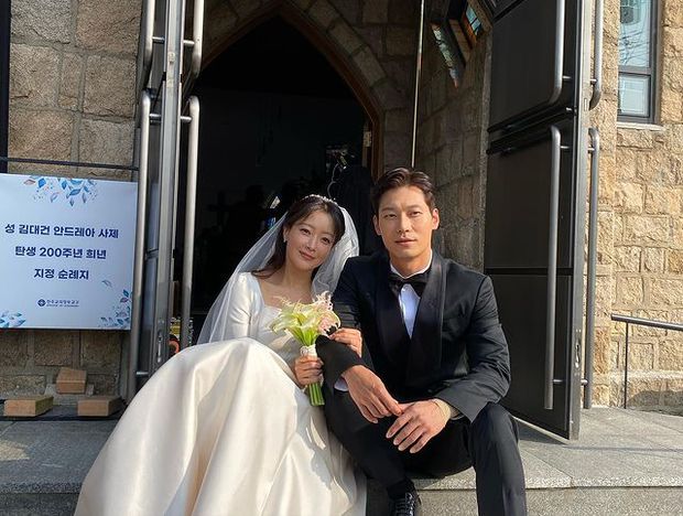  Mỹ nhân tự nhận đẹp hơn Kim Tae Hee hóa cô dâu màn ảnh ở tuổi 46, bất ngờ lấy lại phong độ nhan sắc ngoạn mục - Ảnh 4.