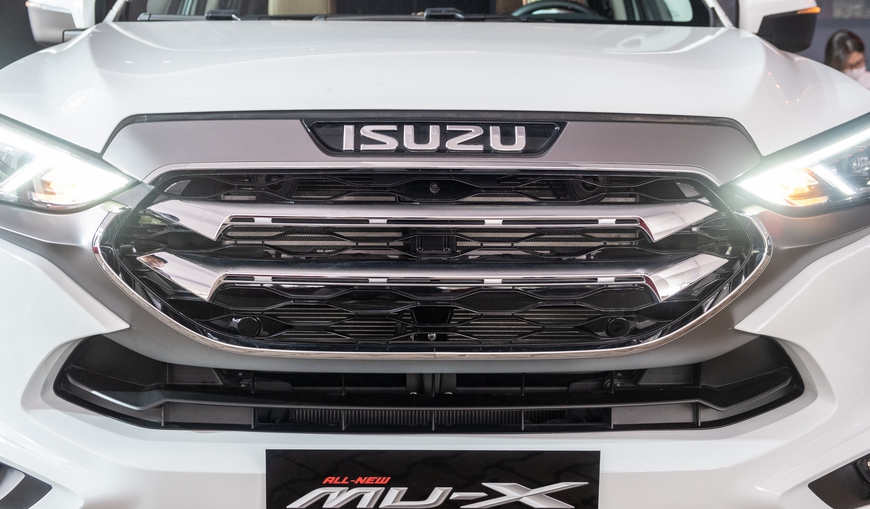 Chi tiết Isuzu mu-X 2022 bản rẻ nhất hợp dân chạy dịch vụ: Giá 900 triệu đồng, bên ngoài bóng bẩy nhưng không có màn hình - Ảnh 4.