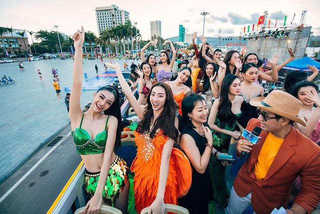 Diễu hành carnival Miss World Vietnam 2022 bị ném đá, BTC nói gì? - Ảnh 2.