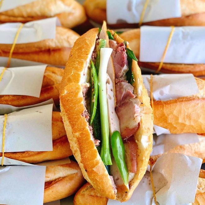 Bánh mì Việt Nam: Có gì đặc biệt mà đủ sức “cưa đổ cả thế giới” và xuất hiện trên trang chủ Google? - Ảnh 3.