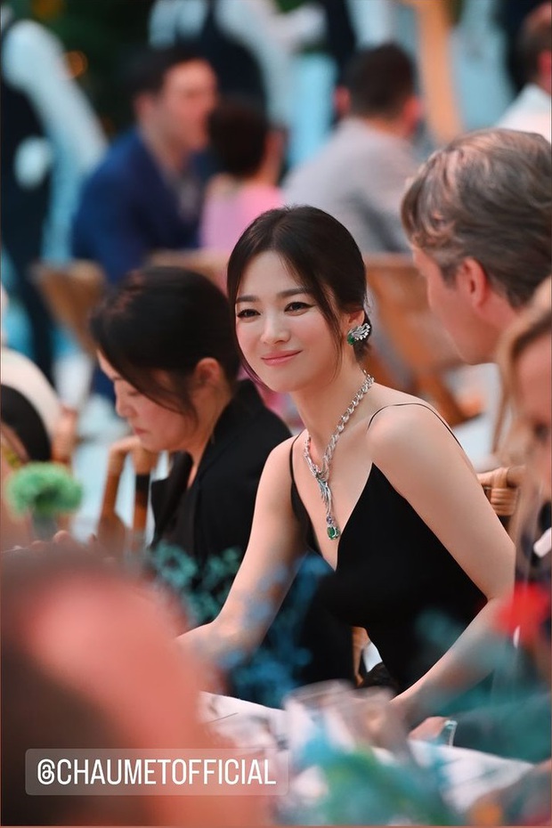 Song Hye Kyo hóa thiên nga đen đẹp lộng lẫy tại sự kiện cao cấp ở Paris - Ảnh 2.