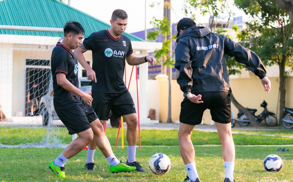 Khi V-League không chỉ thiếu Quang Hải
