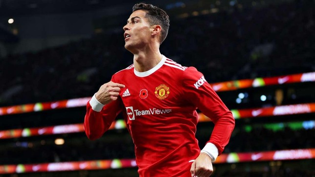 Bị gạch tên khỏi đội hình MU, Ronaldo đi tìm điểm dừng chân mới - Ảnh 2.