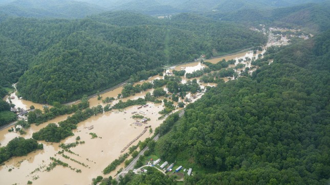  Mỹ: Mưa lớn gây đại hồng thủy ở Kentucky, 16 người thiệt mạng  - Ảnh 2.