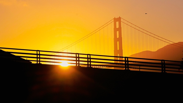 Chiêm ngưỡng cây cầu biểu tượng của bờ Tây nước Mỹ - Ảnh 1.