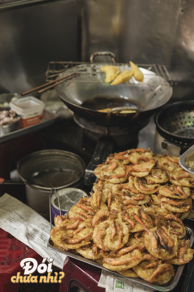 Không chỉ bít tết, con phố Hoè Nhai còn có rất nhiều hàng ăn ngon gắn liền với tuổi thơ các thế hệ Hà Nội - Ảnh 14.