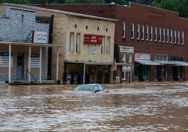  Mỹ: Mưa lớn gây đại hồng thủy ở Kentucky, 16 người thiệt mạng  - Ảnh 3.