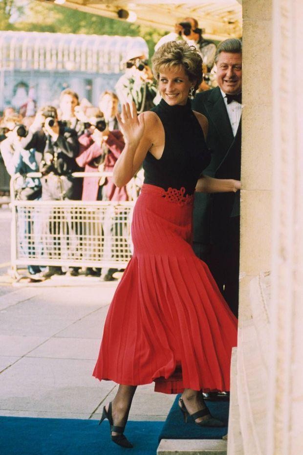 Công thức phối chân váy thanh lịch của Công nương Diana, bao năm vẫn không lỗi mốt - Ảnh 5.