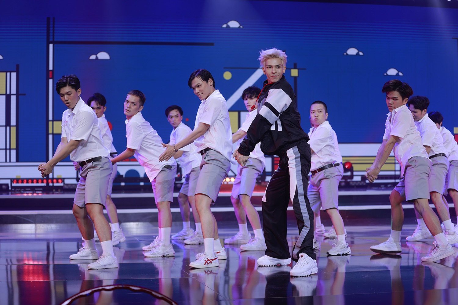 Diệp Lâm Anh làm giám khảo, thể hiện khả năng Hip-hop ở Sàn đấu vũ đạo - Ảnh 13.