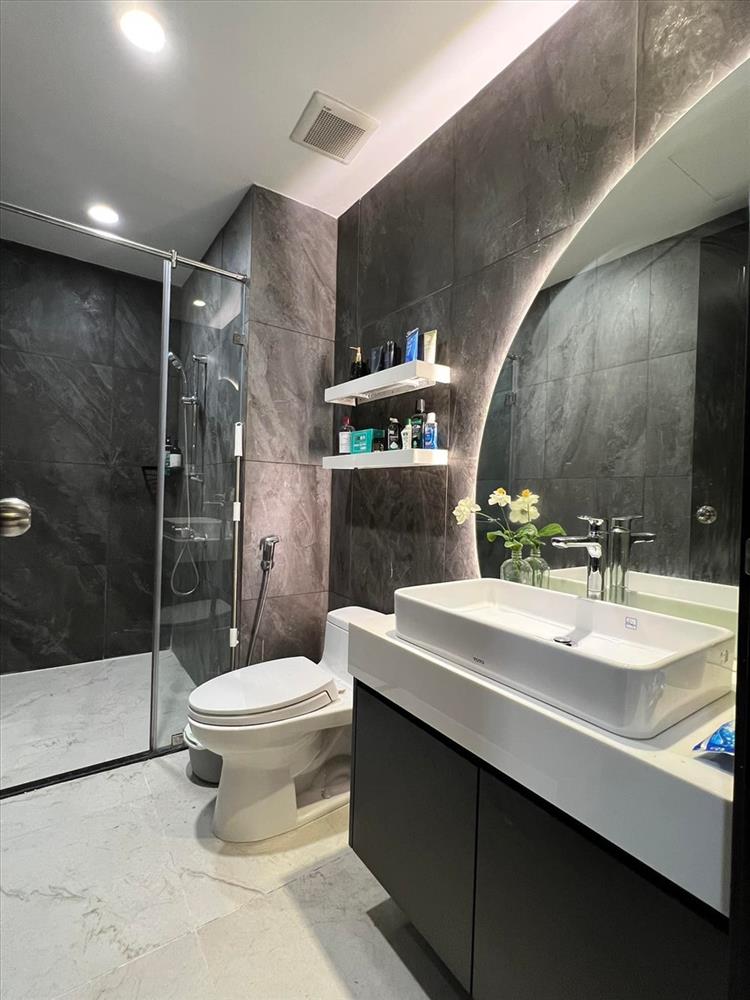 Phong cách ấn tượng trong căn hộ tiền tỉ của nhạc sĩ Nguyễn Văn Chung - Ảnh 2. Phong cách ấn tượng trong căn hộ tiền tỉ của nhạc sĩ Nguyễn Văn Chung - Ảnh 2.