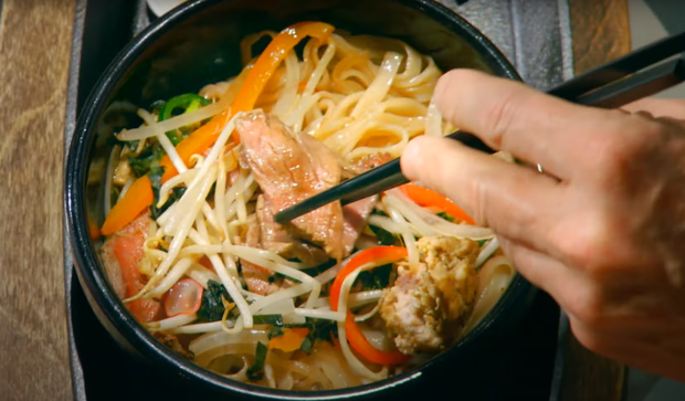 Khi món ăn Việt lên sóng MasterChef: Khiến dàn đầu bếp nước ngoài “đau đầu”, còn giám khảo thì bất ngờ khi ăn - Ảnh 14.