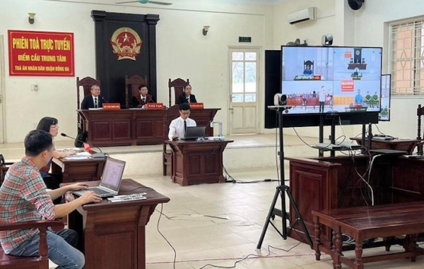 Bị cáo đầu tiên lĩnh án trong phiên toà xét xử trực tuyến ở Hà Nội - Ảnh 1.