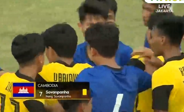 TRỰC TIẾP U19 Campuchia 0-1 Malaysia: Campuchia sớm thủng lưới sau đòn hiểm của Malaysia - Ảnh 1.