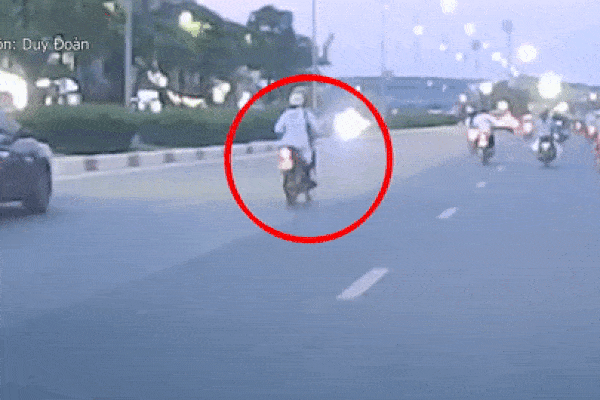 Gặp nạn do mặc áo chống nắng, trùm áo mưa đi xe máy: Cần lưu ý gì để đảm bảo an toàn? - Ảnh 1. Gặp nạn do mặc áo chống nắng, trùm áo mưa đi xe máy: Cần lưu ý gì để đảm bảo an toàn? - Ảnh 1.