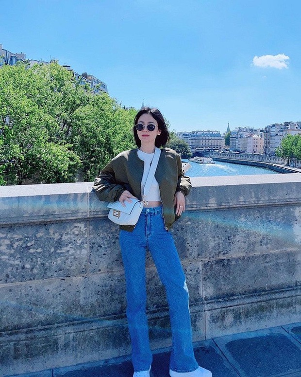 Song Hye Kyo tận hưởng một ngày giản dị ở Pháp - Ảnh 2.