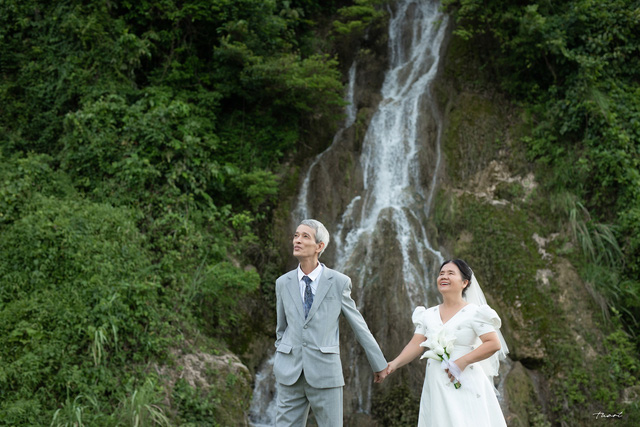 Cuộc sống tươi đẹp: Ngắm bộ ảnh cưới tình bể tình của cặp đôi ông bà khắc khẩu - Ảnh 3.