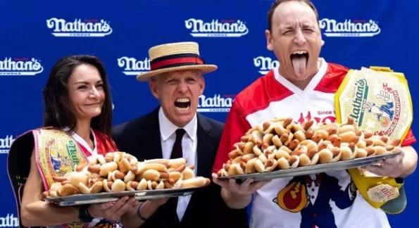 15 lần chiến thắng cuộc thi ăn, người đàn ông tiết lộ bí mật ít ai ngờ - Ảnh 1.