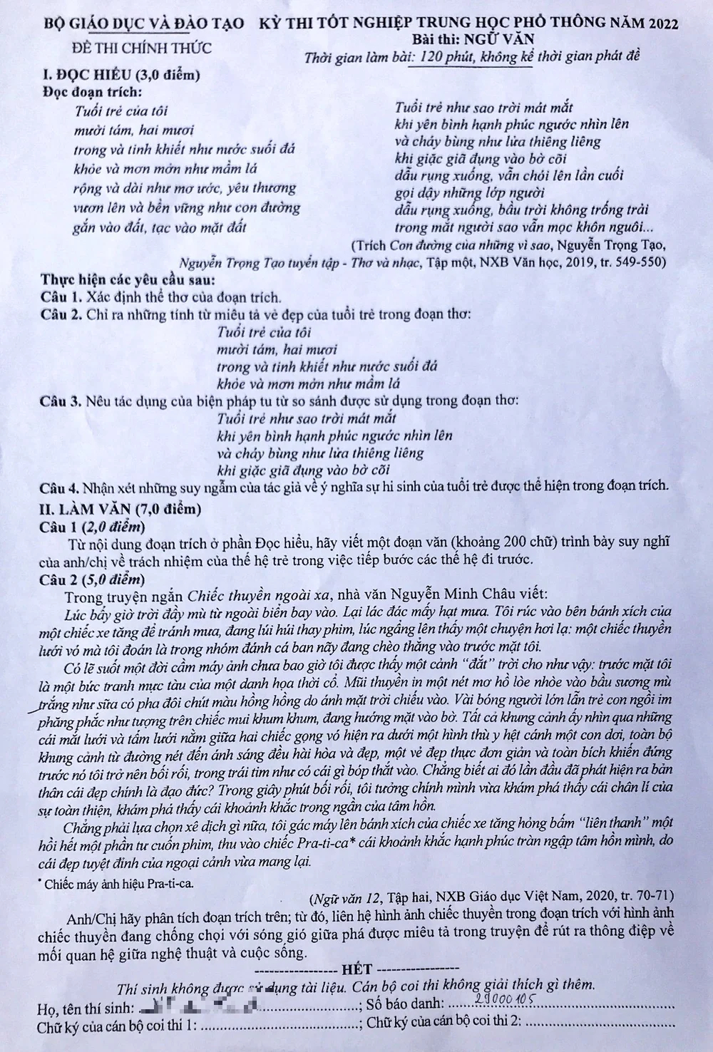 Hết giờ làm bài môn Ngữ Văn Kỳ thi tốt nghiệp THPT, đề ra tác phẩm Chiếc thuyền ngoài xa - Ảnh 1.