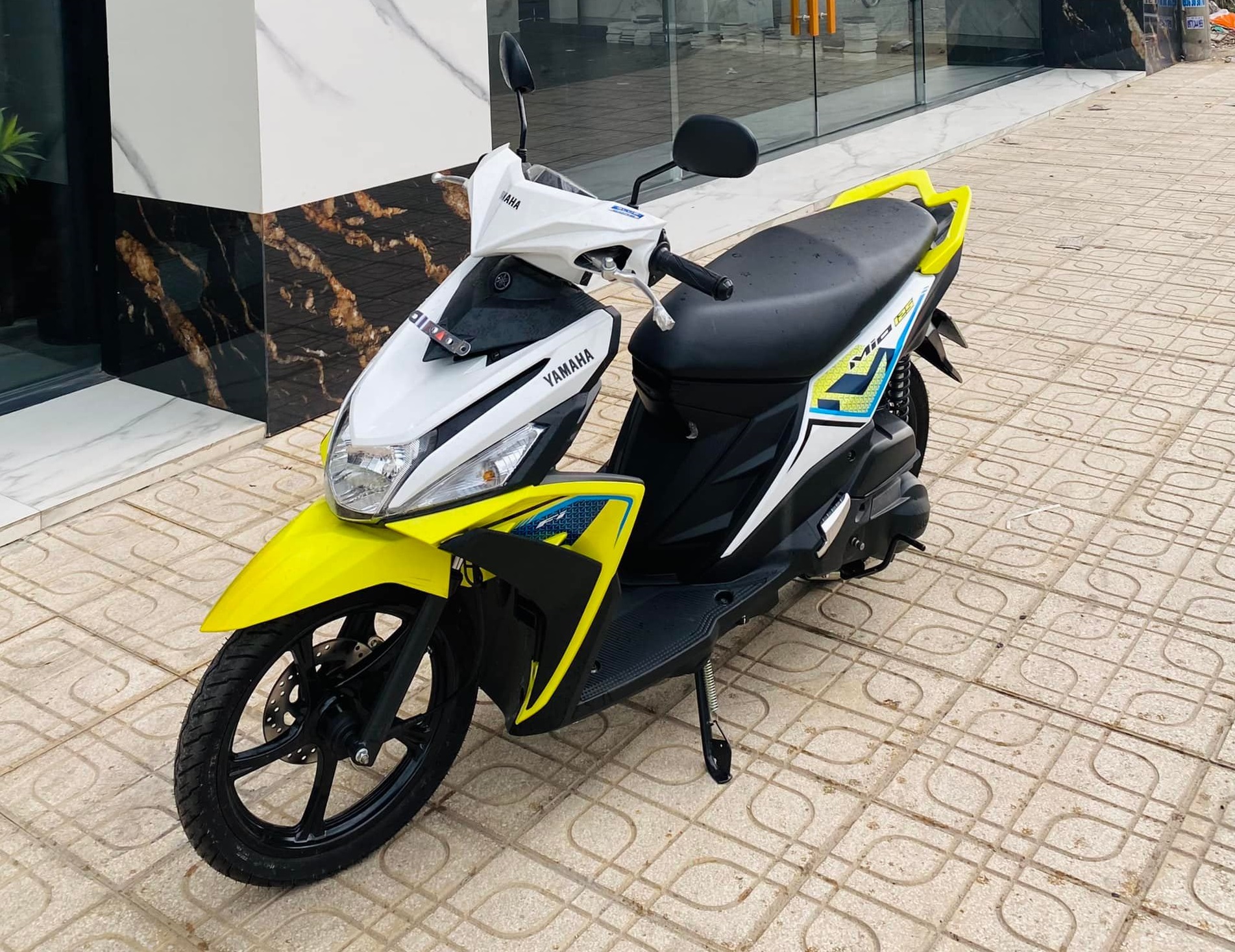 Mẫu xe ga giá rẻ một nửa so với Honda Vision: Tiết kiệm xăng, cốp 10,1 lít, có nên mua? - Ảnh 1.