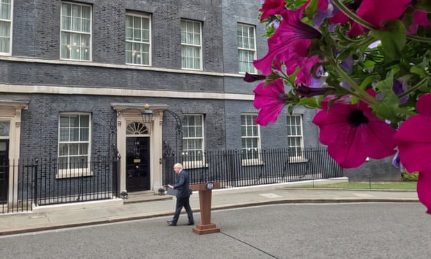 Ông Jonhson phải bỏ ghế Thủ tướng Anh giữa nhiệm kỳ: Nguyên nhân sâu xa từ đâu? - Ảnh 1.