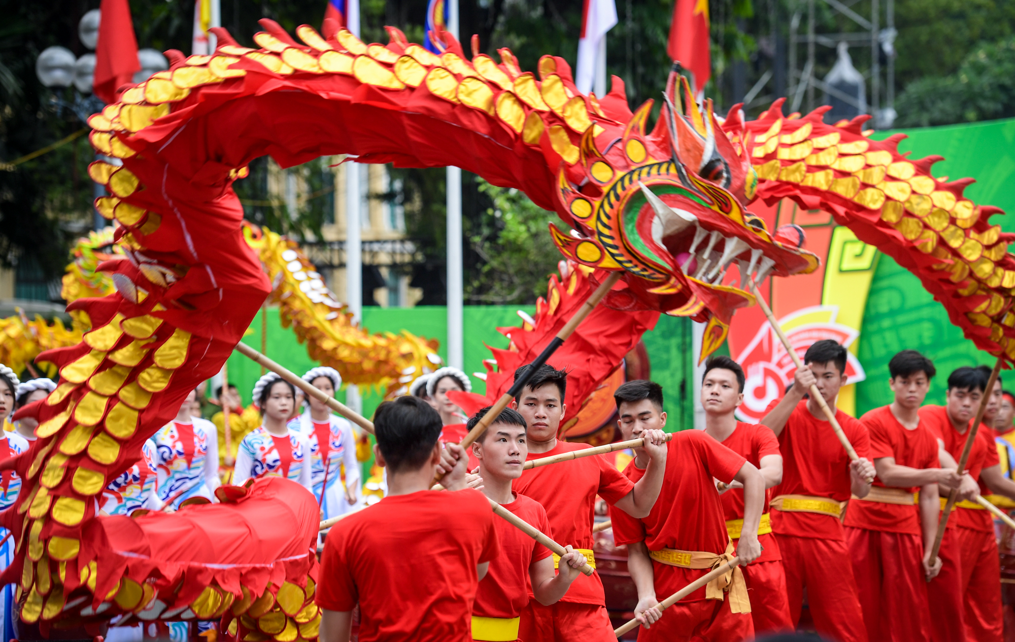 Những màn biểu diễn hoành tráng của hơn 400 Cảnh sát ở Hà Nội - Ảnh 14.