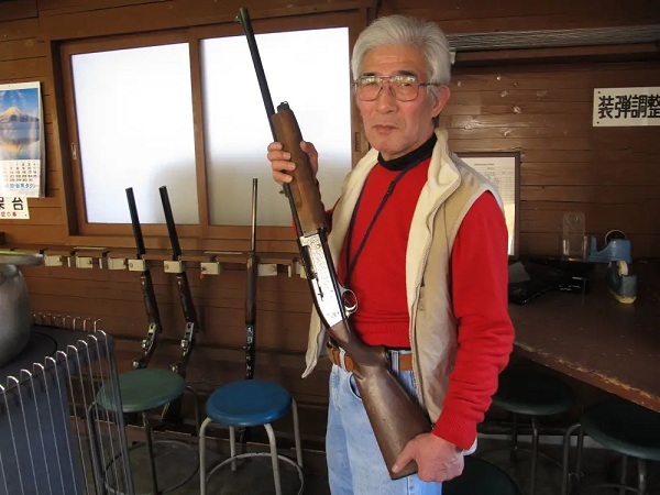 Trước khi cựu Thủ tướng Abe bị bắn, bạo lực súng đạn là chuyện hiếm ở Nhật Bản - Ảnh 1.