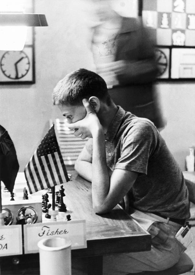 Bobby Fischer: Kẻ lập dị, một mình thi đấu cờ vua với 50 đối thủ cùng lúc - Ảnh 3.