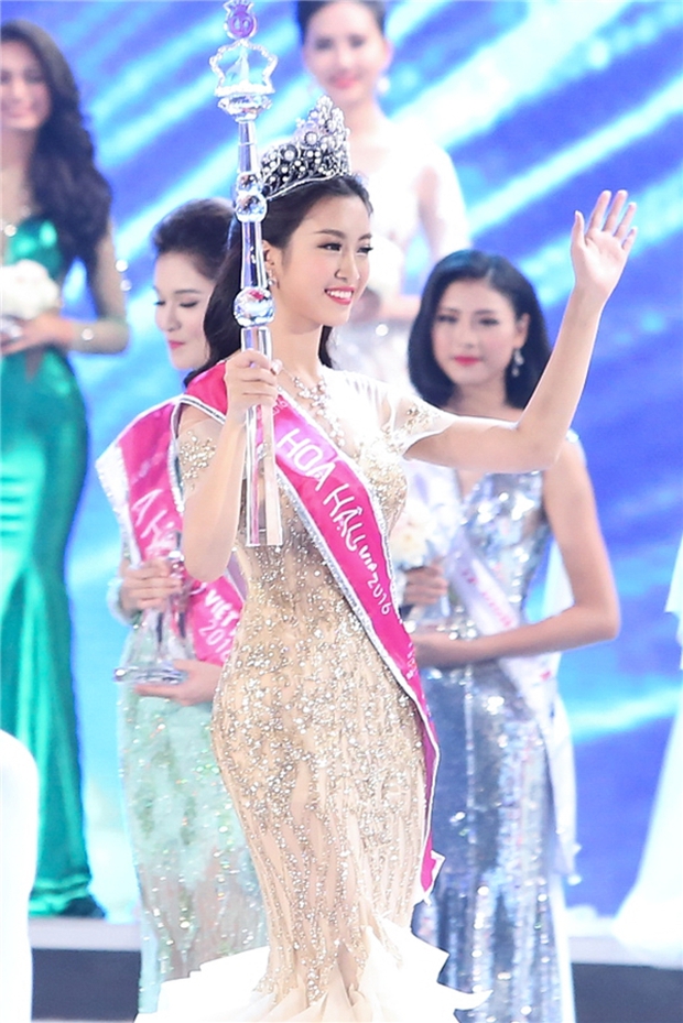  Cuộc sống hiện tại của Top 3 Hoa hậu Việt Nam 2016: Đỗ Mỹ Linh sắp kết hôn, 2 Á hậu thì sao? - Ảnh 3.