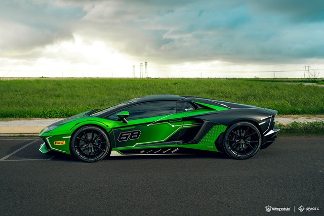 Lamborghini Aventador mui trần hàng hiếm tại Việt Nam được lột xác theo phong cách xe đua triệu đô, nhiều đồ chơi carbon đắt đỏ bị tháo gây tiếc nuối - Ảnh 5.