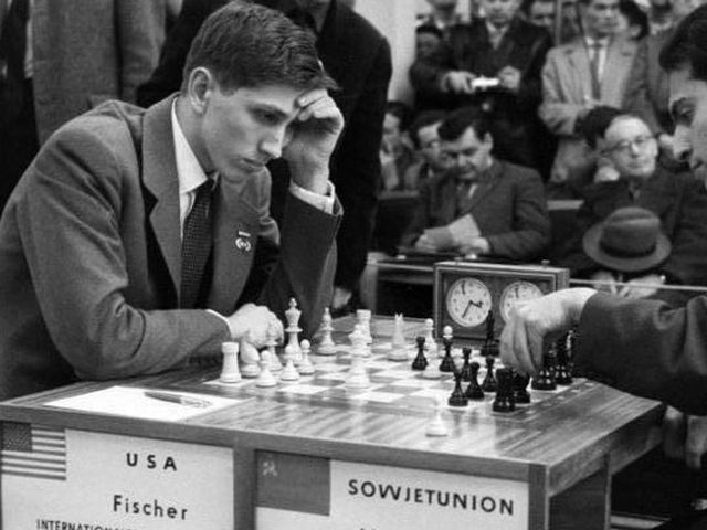 Bobby Fischer: Kẻ lập dị, một mình thi đấu cờ vua với 50 đối thủ cùng lúc - Ảnh 6.