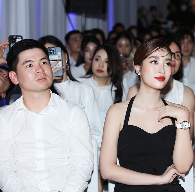  Cuộc sống hiện tại của Top 3 Hoa hậu Việt Nam 2016: Đỗ Mỹ Linh sắp kết hôn, 2 Á hậu thì sao? - Ảnh 10.