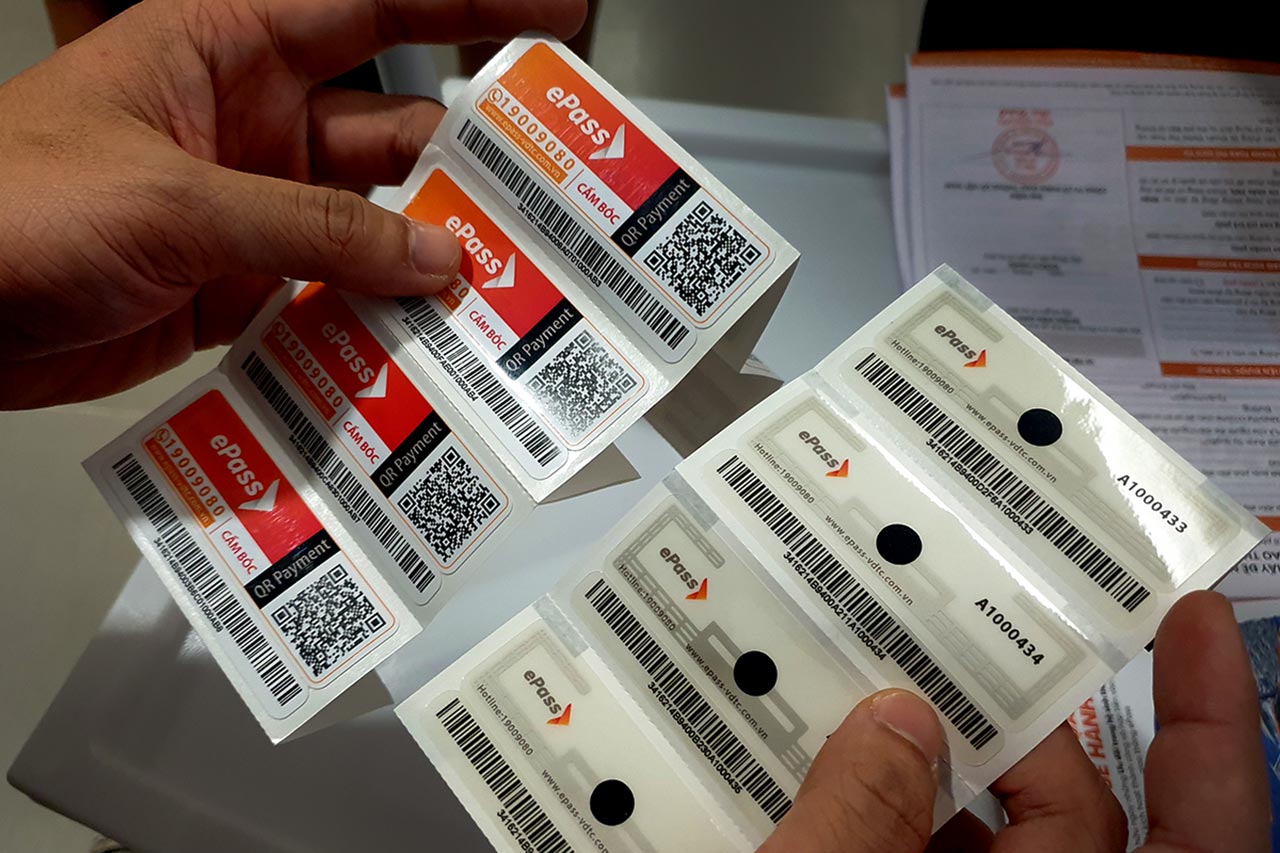 Thu ph&iacute; kh&ocirc;ng dừng tr&ecirc;n cao tốc: T&agrave;i xế &ocirc; t&ocirc; l&agrave;m ngay 2 việc n&agrave;y để kh&ocirc;ng ăn phạt - Ảnh 1.