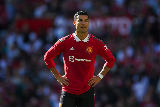  Ronaldo khiến fan MU phẫn nộ vì hành xử thiếu tôn trọng  - Ảnh 1.