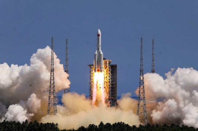 NASA chỉ trích Trung Quốc không chia sẻ thông tin về tên lửa rơi ngược lại Trái đất - Ảnh 1.