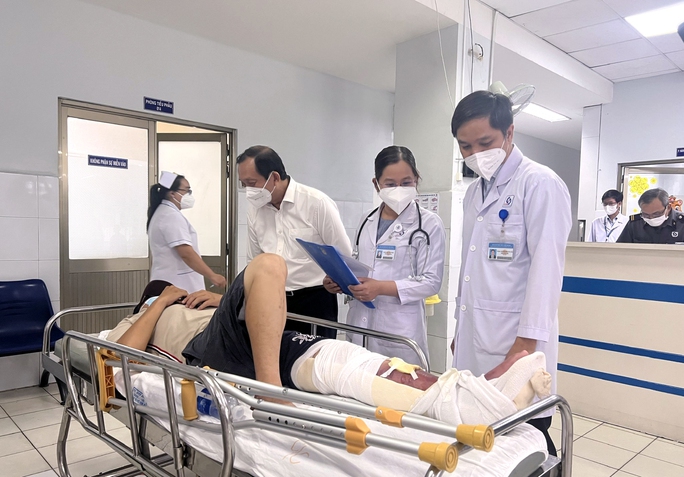 Diễn biến mới vụ bác sĩ bị hành hung tại khoa cấp cứu  - Ảnh 1.