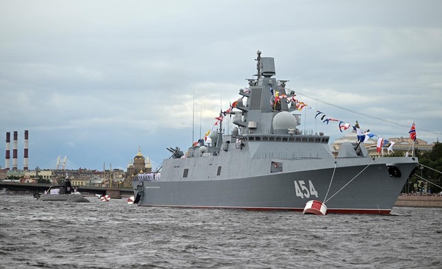 Nga duyệt binh hoành tráng mừng Ngày Hải quân - Ảnh 3.